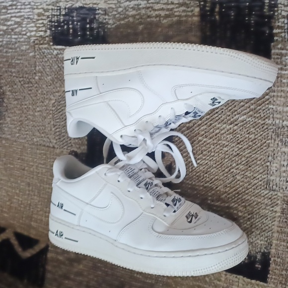 Nike Air- Air Force 1 White Sneakers - Size 7Y - Picture 4 of 13